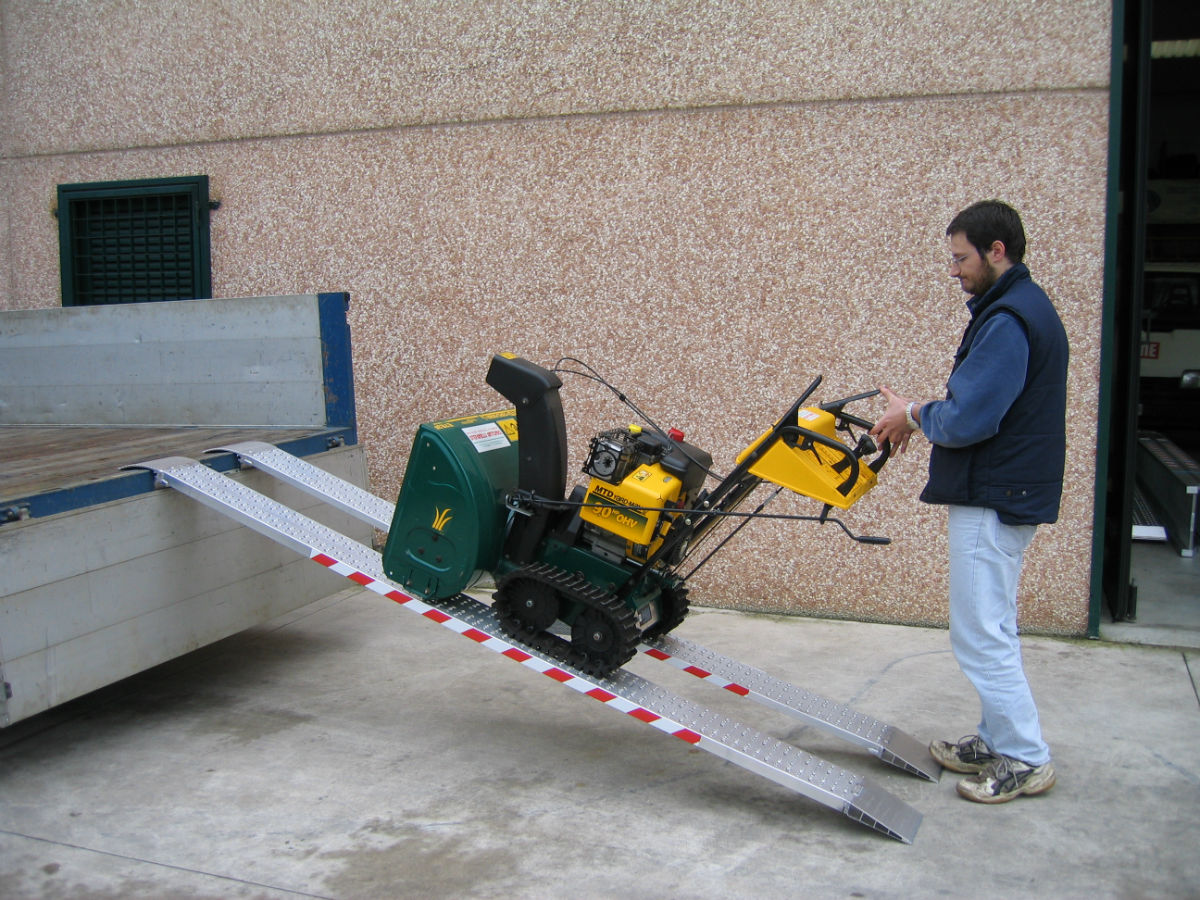 Rampe de chargement en alu - Chargement des engins de chantier