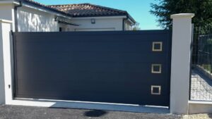 Un portail en aluminium qui est esthétique