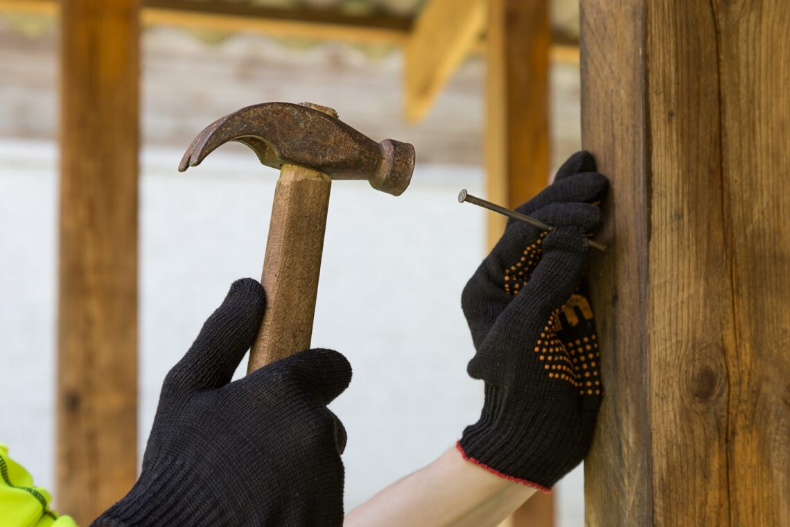 Le marteau, l'indispensable de votre boîte à outils !