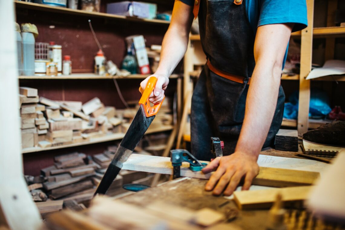 Scie à main, parfait pour travailler le bois